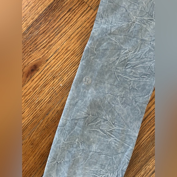 Lululemon leggings size 2 - Picture 4 of 6